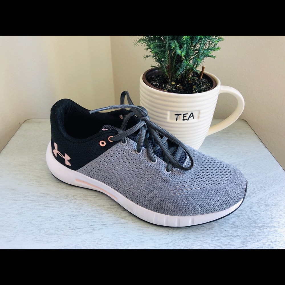 Under Armour Sneakers